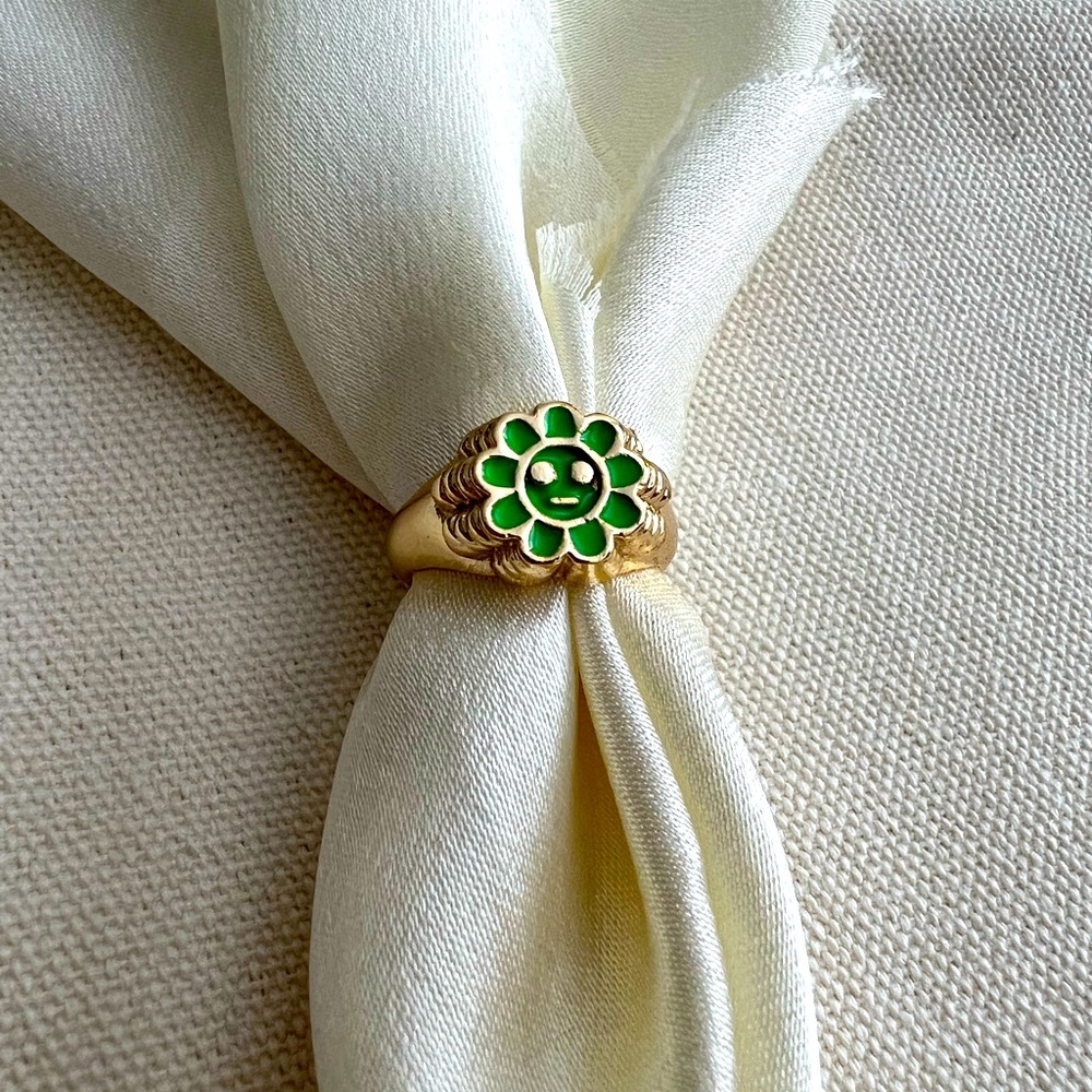 Fashion Smile Face Daisy Ring Gold Plated Green Adjustable Brand New
